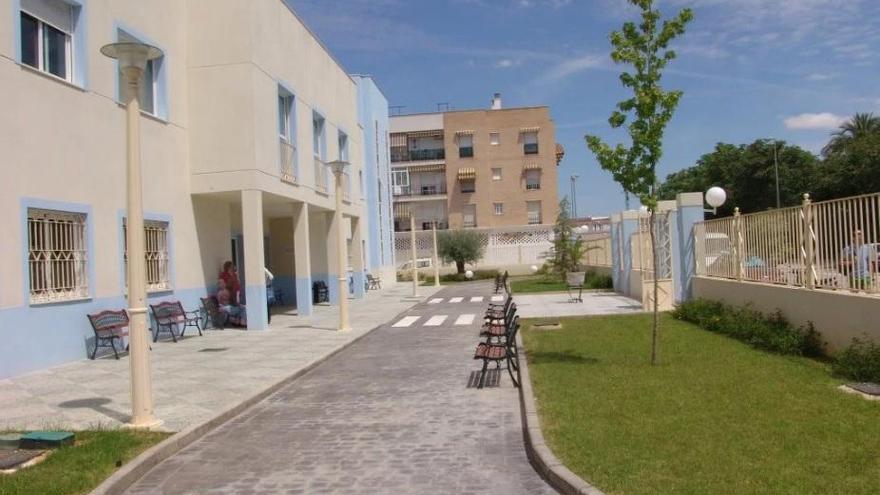 Dos nuevos fallecidos de la residencia DomusVi de Puente Genil elevan a 13 los decesos por covid-19