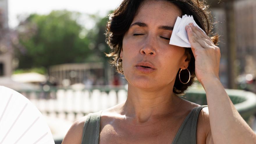 Cómo combatir el cansancio y el agotamiento que provoca el calor en verano: estos suplementos te ayudarán