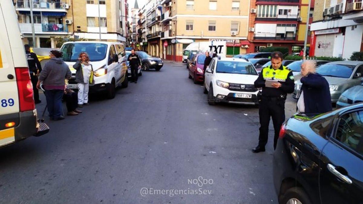 Un conductor de VTC se queda dormido y atropella a dos personas en Sevilla