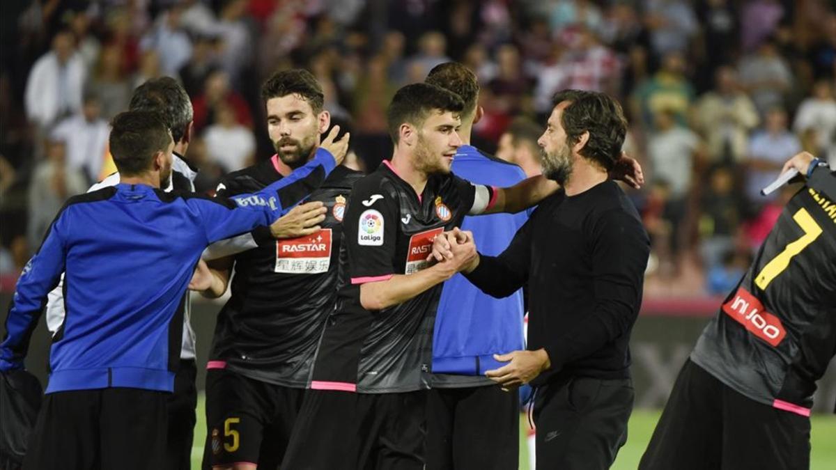 Quique y sus jugadores cerraron la temporada con una victoria en Granada