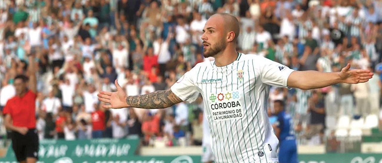 Sergio Benito celebra su gol anulado ante el Sanse, en El Arcángel.