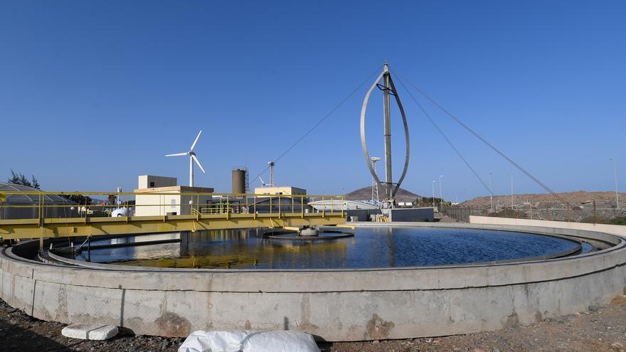 Molinos de viento que desalinizan agua de mar