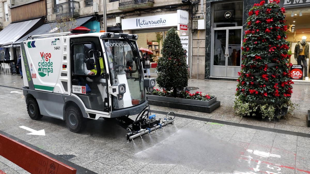 Baldeadora de beirarrúas de ancho reducido,  con zero emisións de gas.