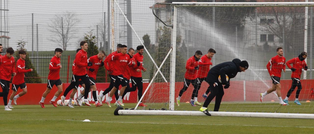 Entrenamiento del Sporting, ayer, en Mareo.