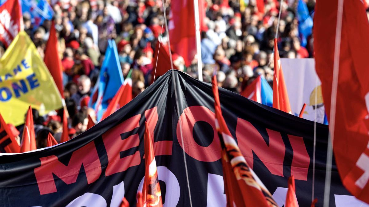 Manifestación contra los presupuestos del Gobierno de Giorgia Meloni, este viernes en Roma.
