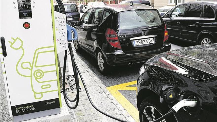 La venta de vehículos eléctricos o híbridos no termina de ‘arrancar’ en Castellón