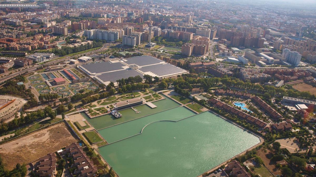 Vista aérea de los depósitos de agua situados en el barrio de Casablanca, Zaragoza, donde está situada la sede de Aqualia en la capital maña.