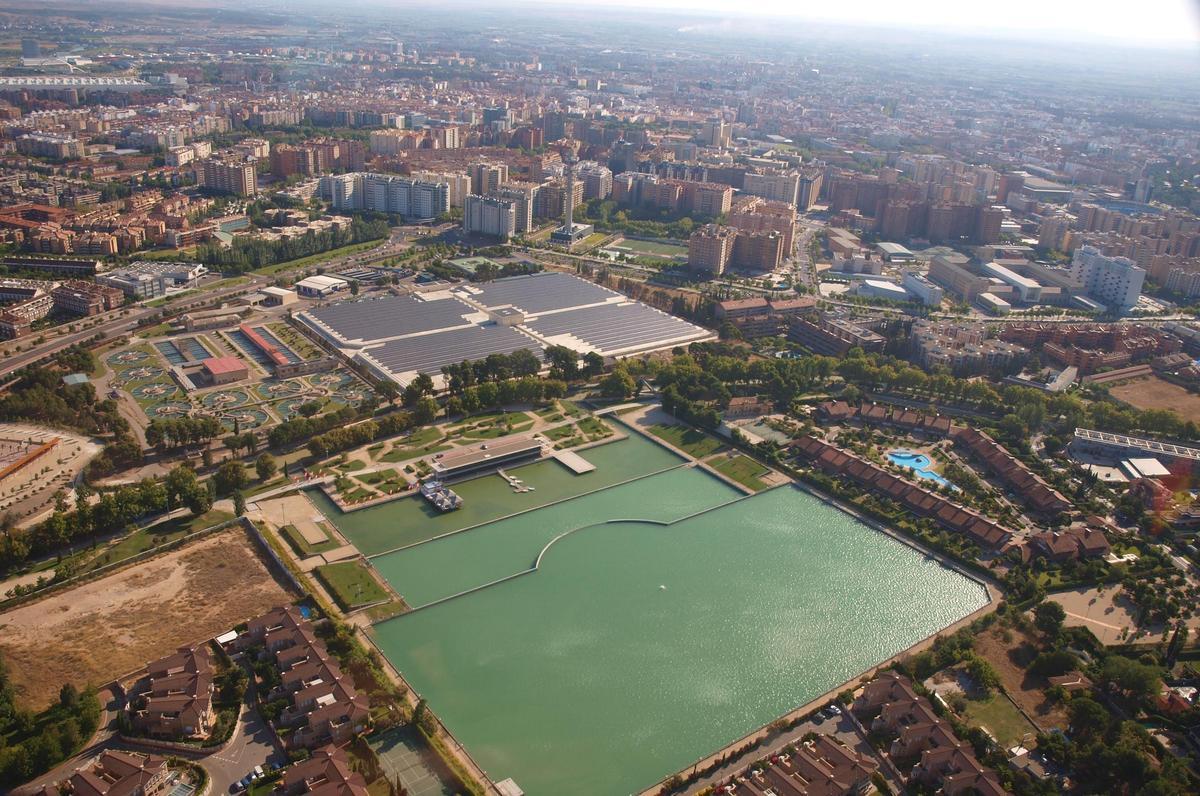Vista aérea de los depósitos de agua situados en el barrio de Casablanca, Zaragoza, donde está situada la sede de Aqualia en la capital maña.