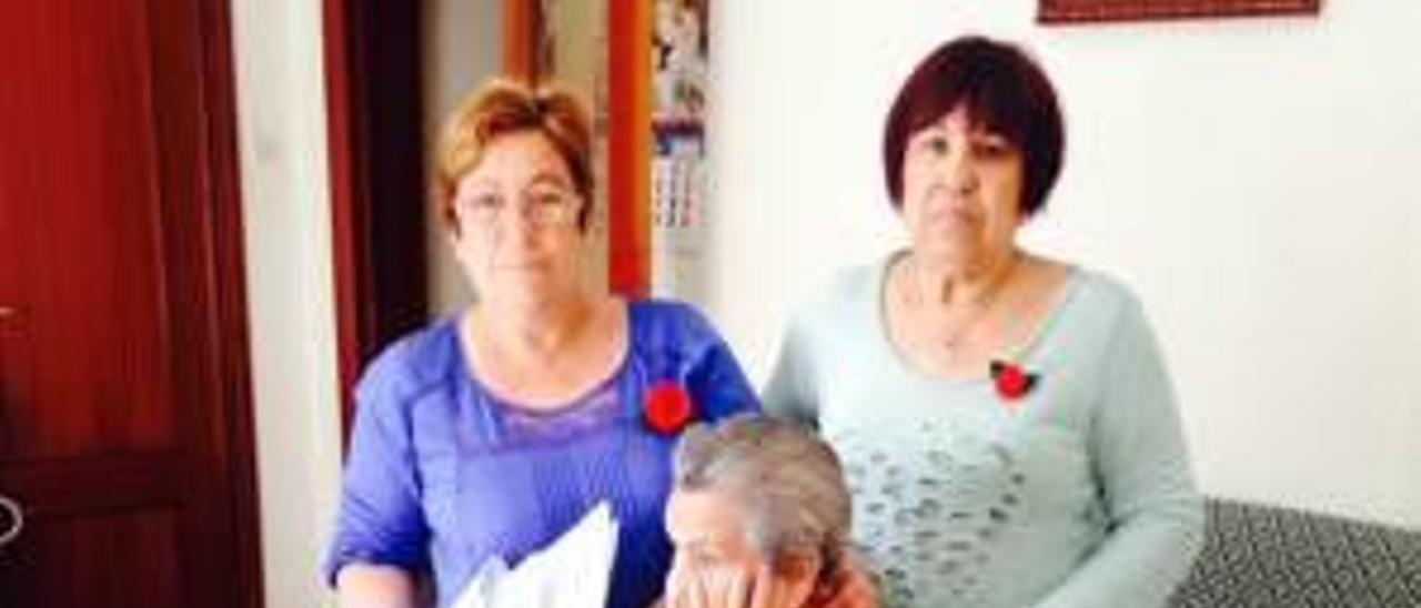 «Mi padre murió sin cobrar ni un euro de la dependencia y a mi madre le pasará igual»