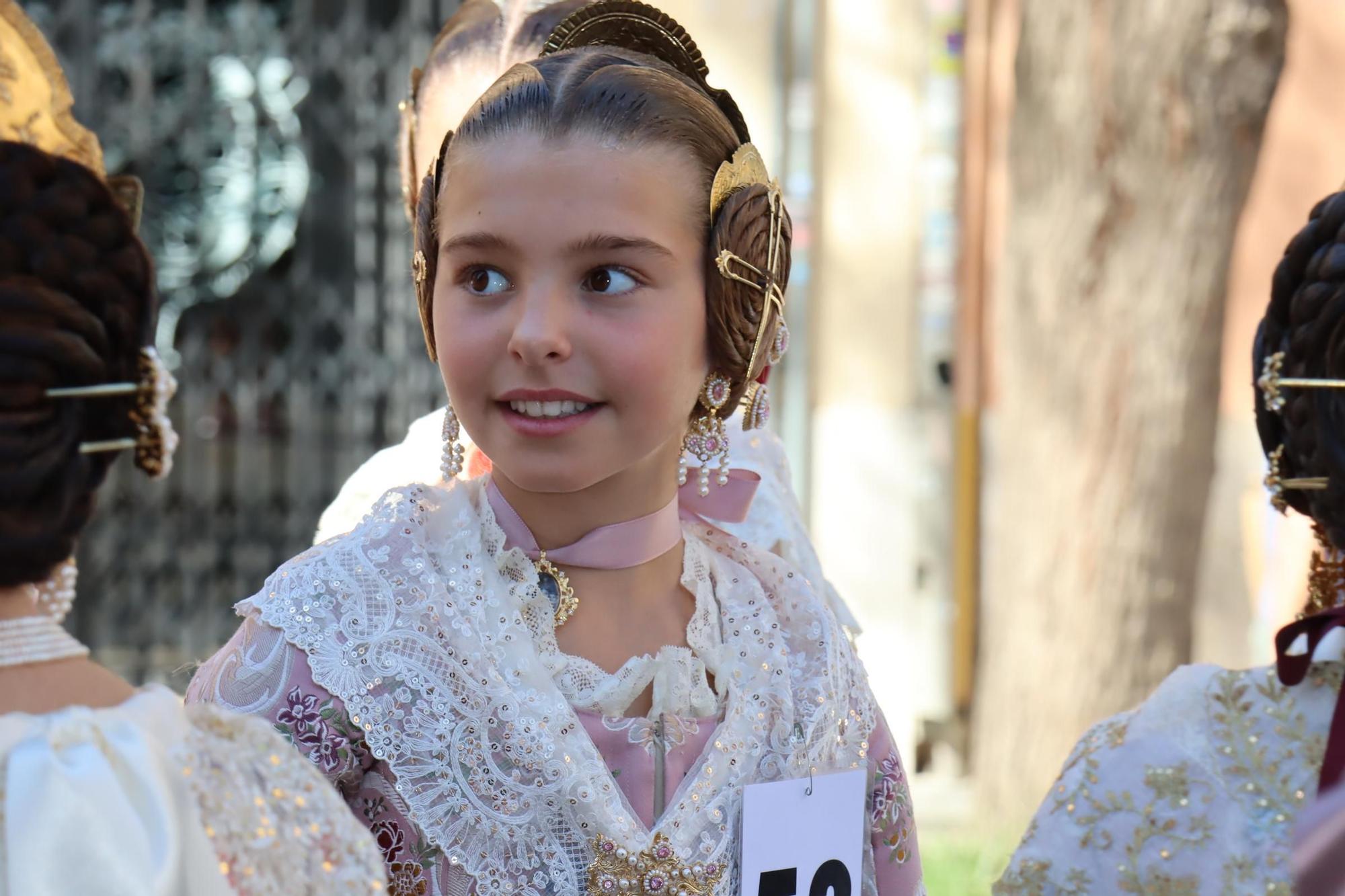 La "passejà" de las candidatas a Fallera Mayor Infantil de València