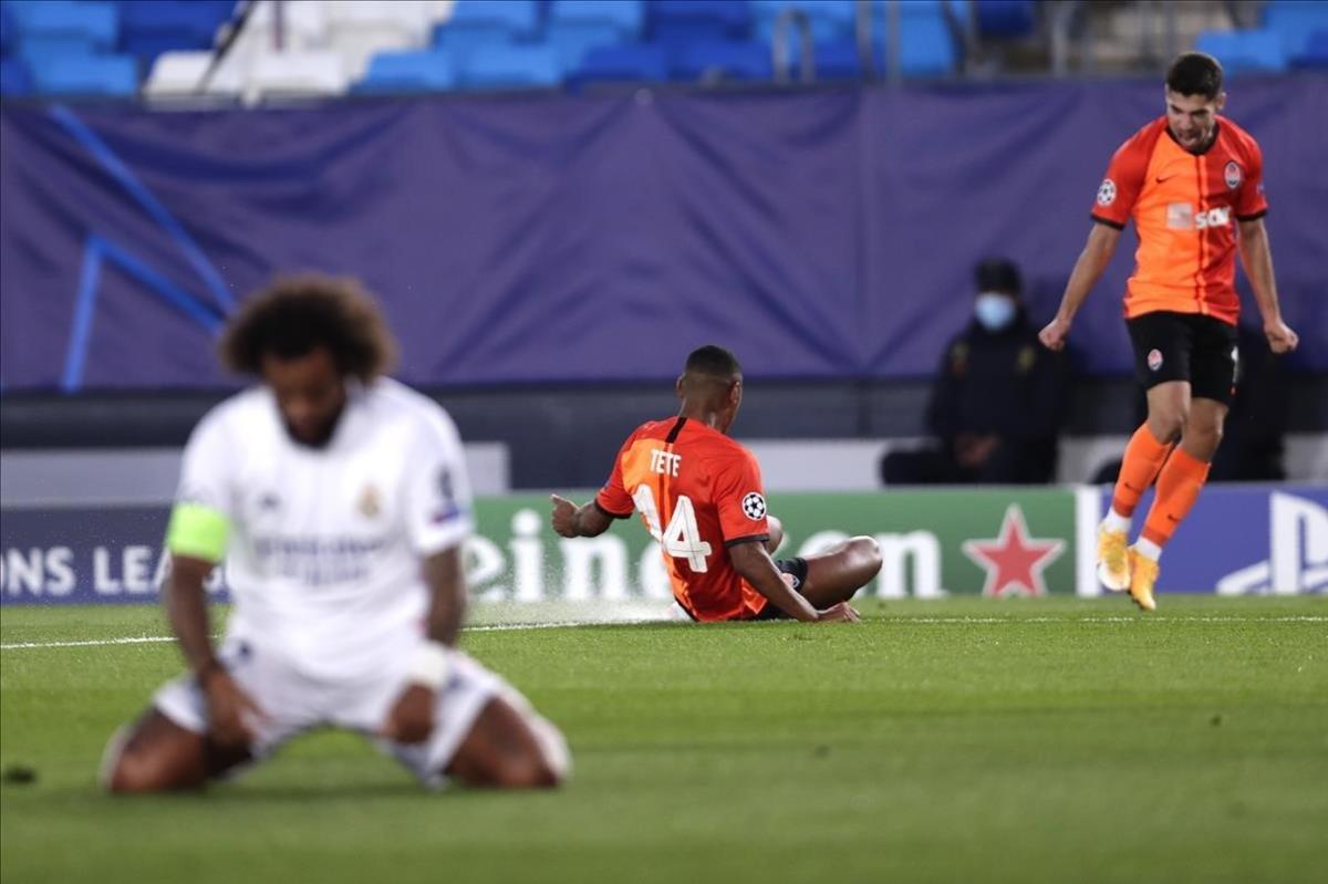 zentauroepp55520531 shakhtar s tete celebrates after scoring his side s opening 201021194244 zentauroepp55520531 shakhtar s tete celebrates after scoring his side s opening 201021194244