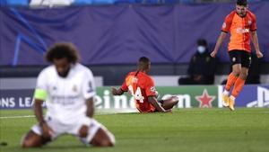 zentauroepp55520531 shakhtar s tete celebrates after scoring his side s opening 201021194244