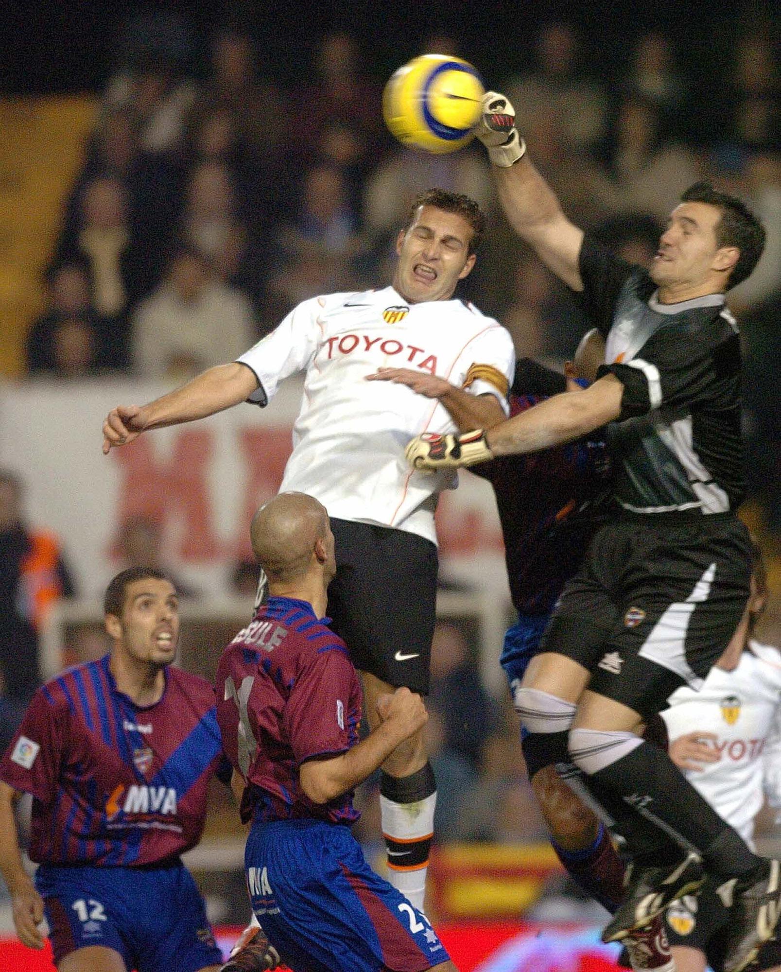 Album histórico del derbi entre el Valencia y el Levante