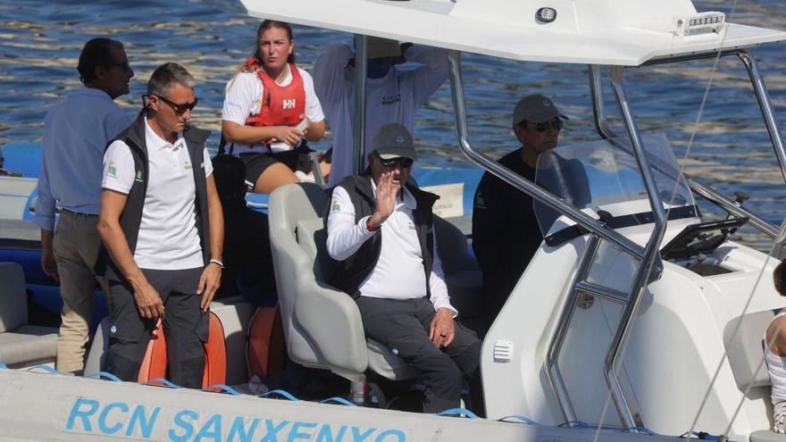 La falta de viento trastoca la regata Juan Carlos I en Sanxenxo