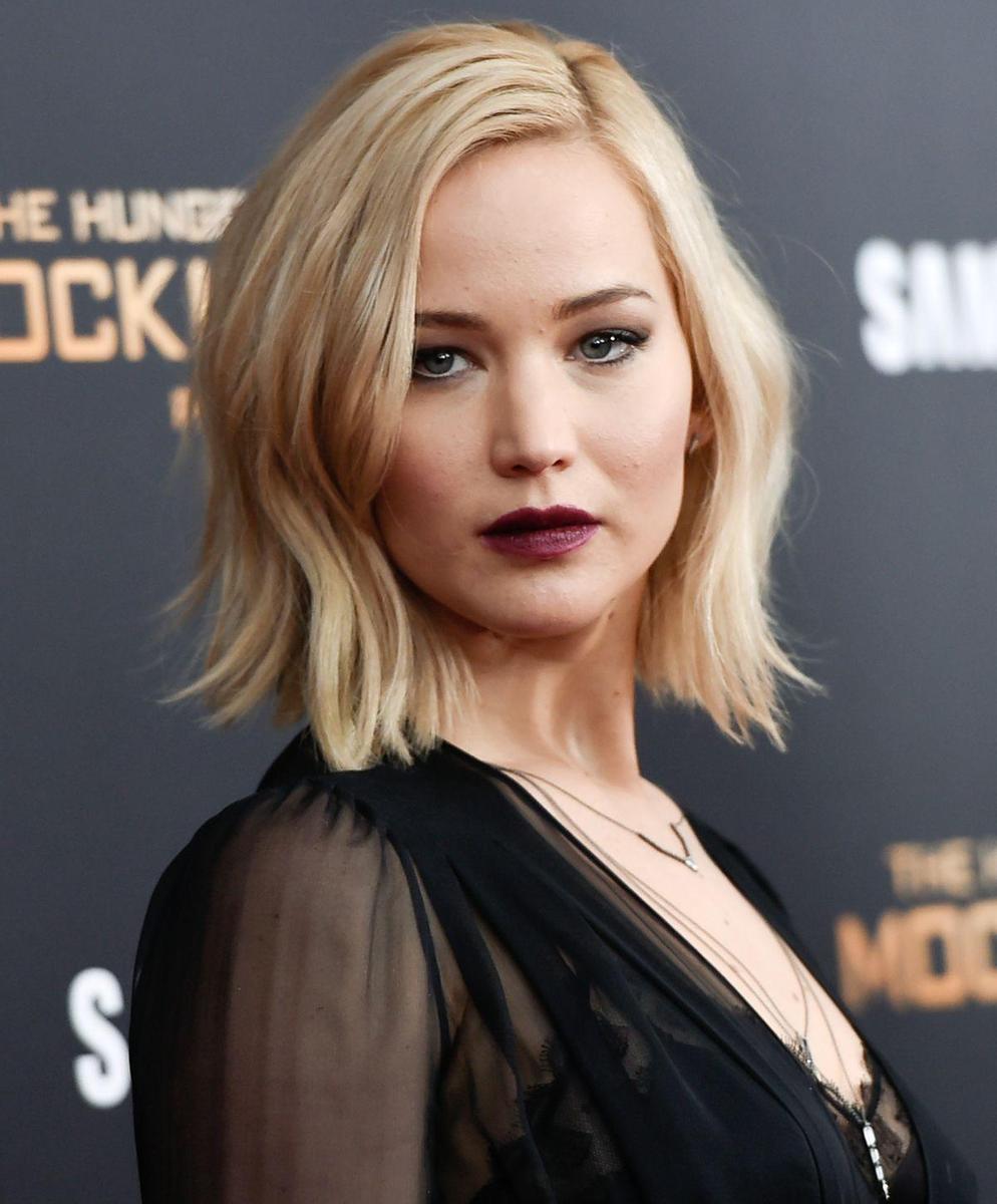 Jennifer Lawrence con look 'vamp' para la noche