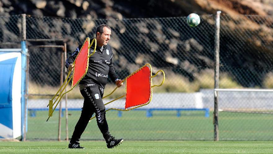 Sesé Rivero en su primer entrenamiento al frente del CD Tenerife.