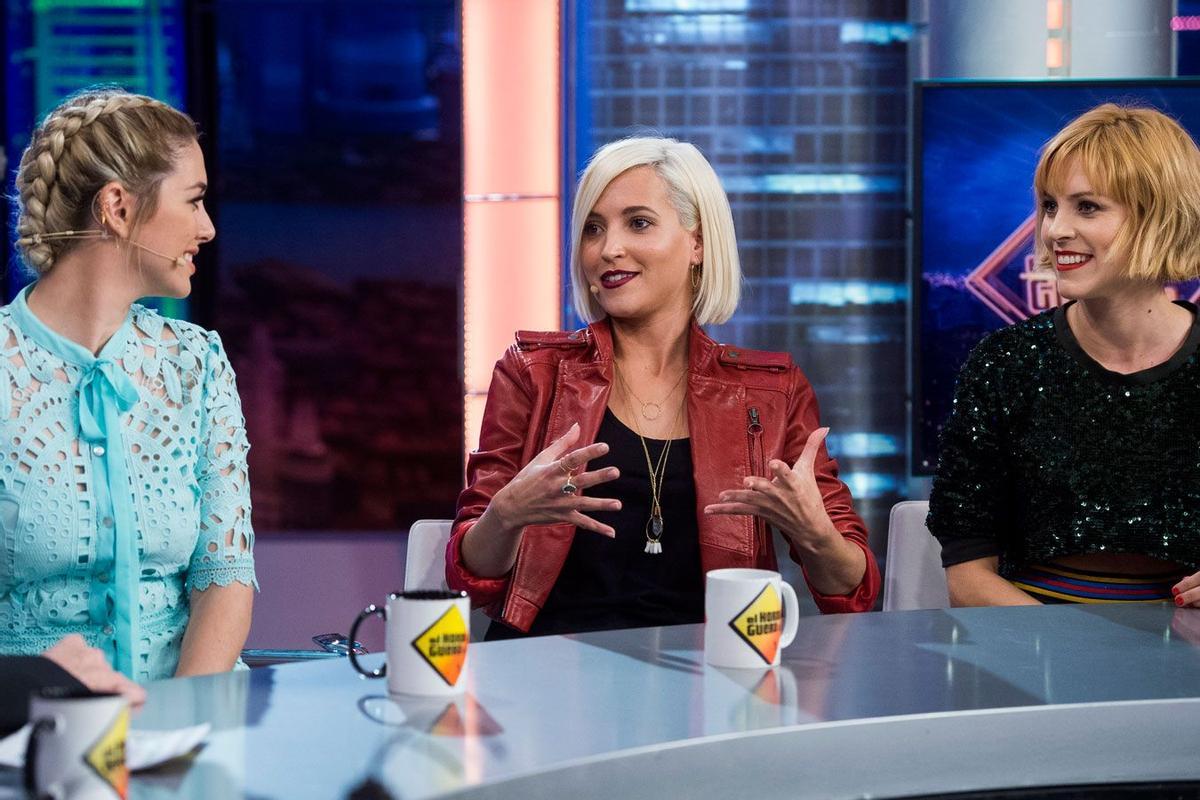 Blanca Suárez en 'El Hormiguero' con dos trenzas junto a Ana Fernández y Maggie Civantos