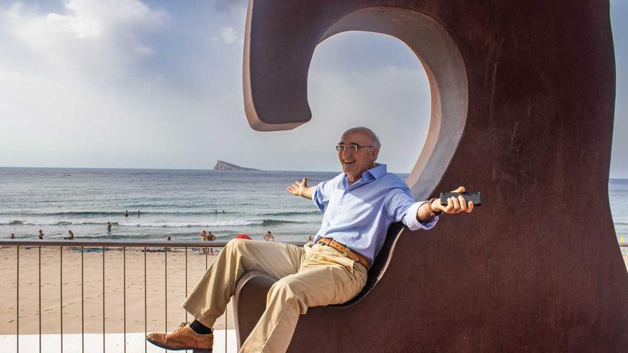 El arte escultórico y monumental de Juan Méjica toma el Paseo de Poniente de Benidorm