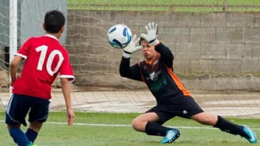 L'Alcúdia, Sueca y Xàtiva vencen en el torneo de fútbol base de Cullera -  Levante-EMV