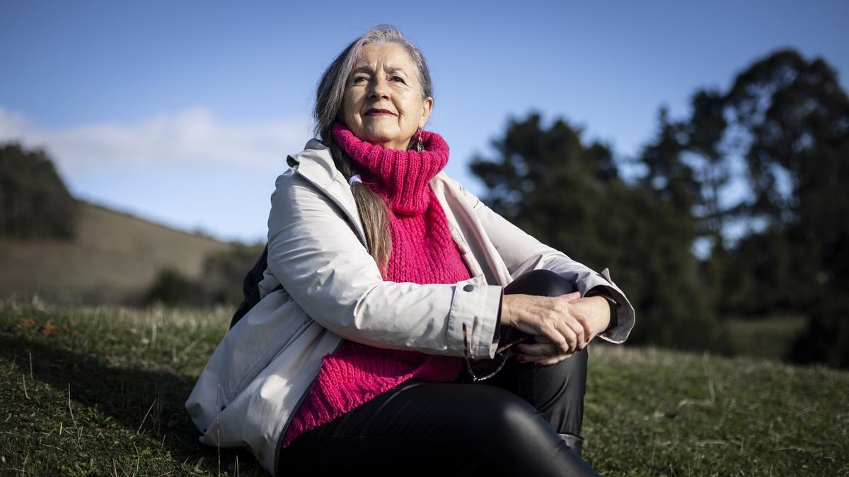 LA ACTIVISTA MARIA ASUNCION RODRIGUEZ LASA EN EL TERRENO EN EL QUE SE VA A CONSTRUIR EL PRIMER COHOUSING DE ASTURIAS