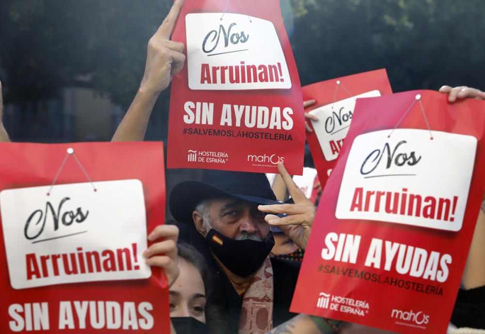 Protesta de la hostelería malagueña por las nuevas restricciones 'Sin ayudas nos arruinan"