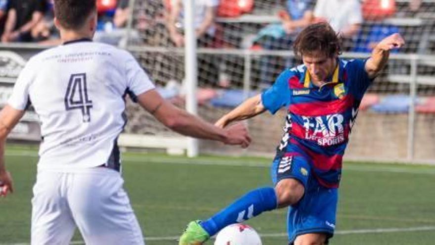 Pablo Sánchez, en una acció en l&#039;últim partit a casa davant l&#039;Ontinyent.