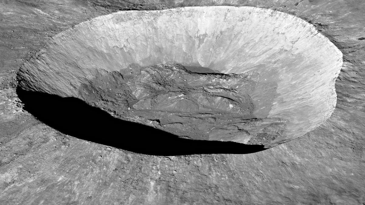El cráter Giordano Bruno de la Luna es la fuente del extraño asteroide 469219 Kamo'oalewa, según indica el nuevo estudio.