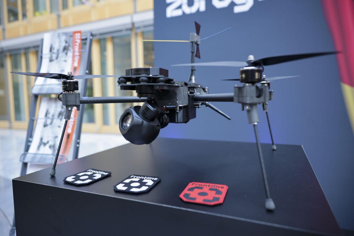 Un dron ucraniano expuesto en el foro económico germano-ucraniano, este lunes en Berlín.
