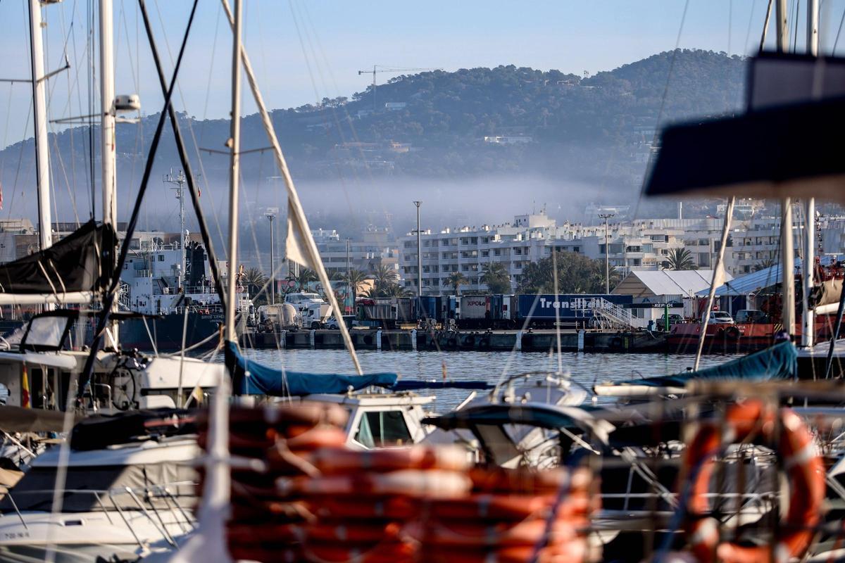 Galería: Ibiza cubierta por la niebla Galería: Ibiza cubierta por la niebla