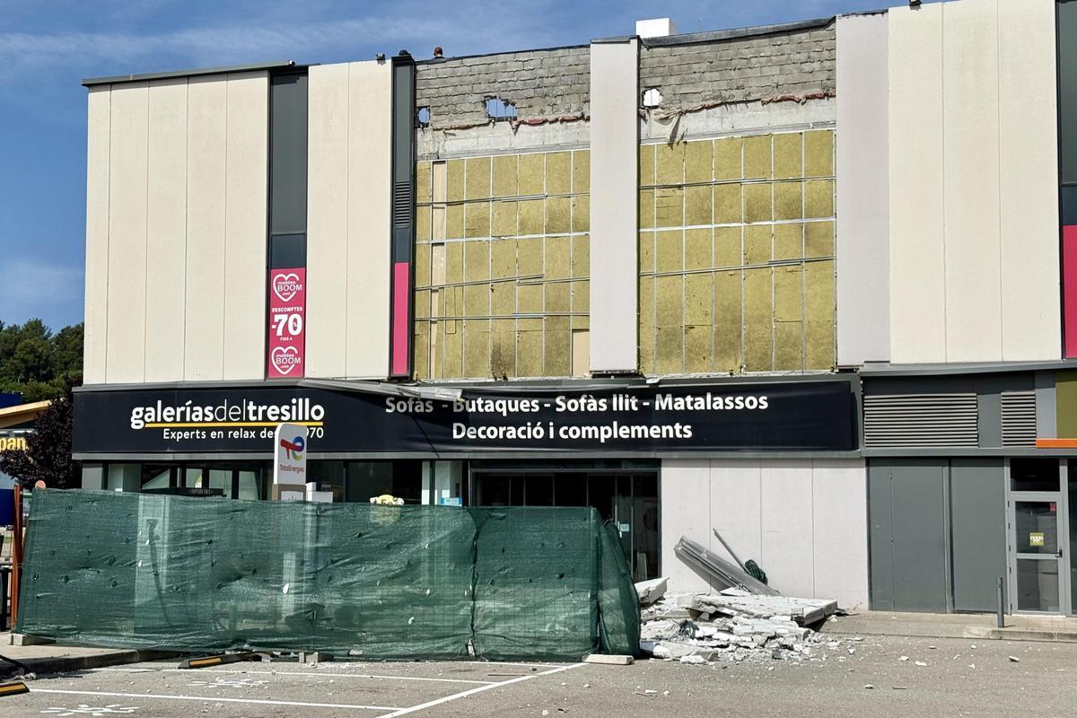 Cae otra placa de hormigón en el centro comercial de Sabadell donde murió un hombre hace dos semanas
