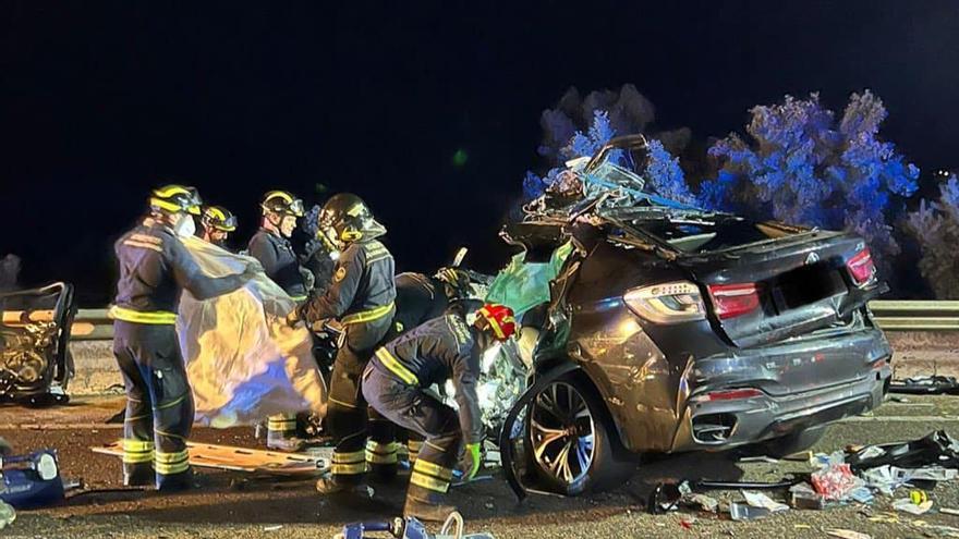 Mueren un padre y su hijo menor en un accidente de tráfico en Peñafiel, Valladolid.