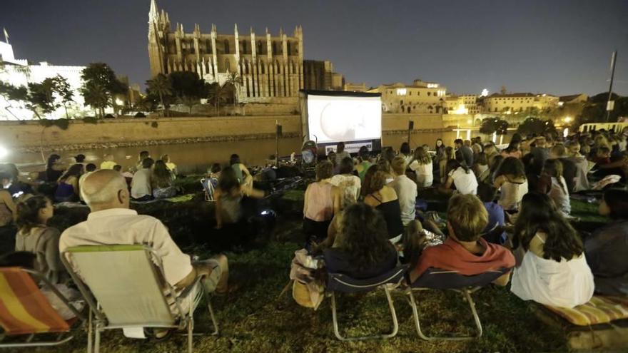 Los lectores preparan &quot;los bocadillos y las palomitas&quot; para el Cinema a la Fresca