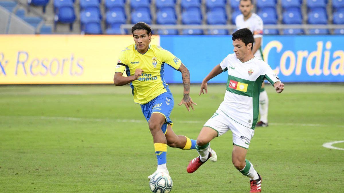 Jony Álamo el día de su debut en junio de 2020 con el primer equipo del Elche