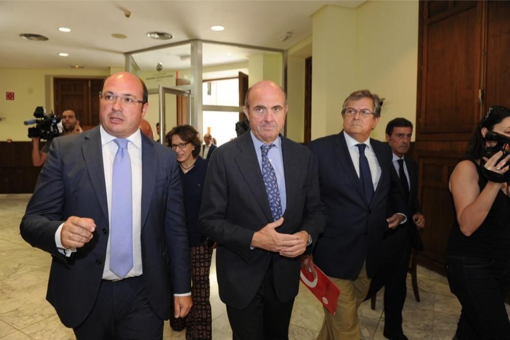 El ministro en funciones De Guindos, en Murcia