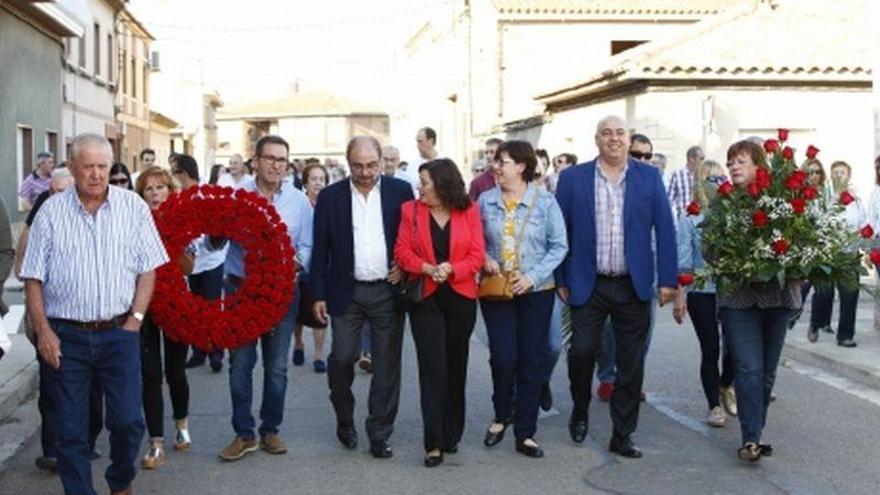 Luceni homenajea a los 120 fusilados en la guerra civil con presencia de Lambán