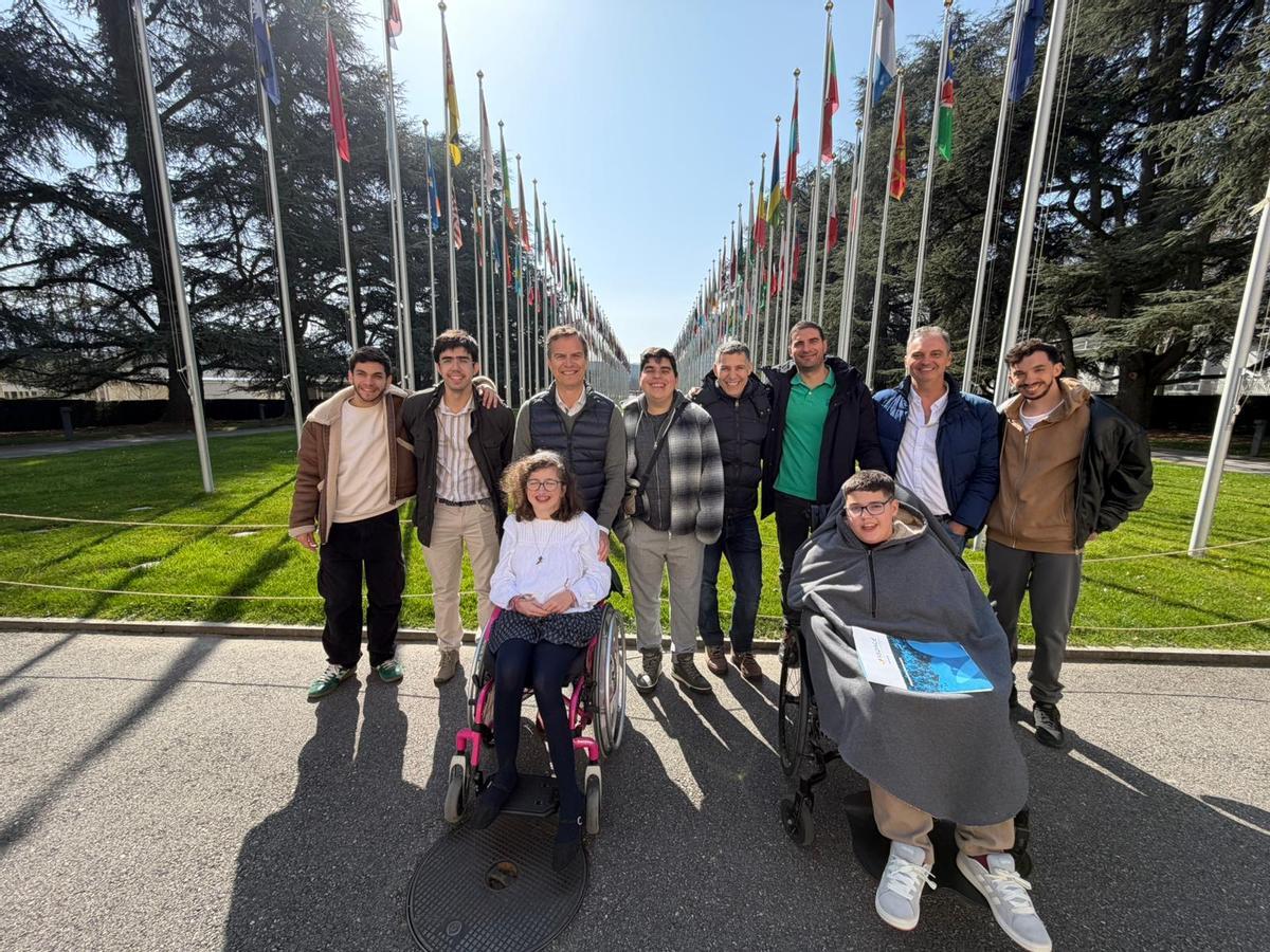 El equipo de Aspace Badajoz en Ginebra durante su viaje para participar en la ONU.