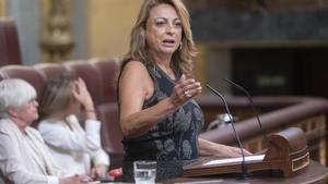 Cristina Valido justifica su voto en favor de la investidura de Feijóo en la tribuna del Congreso.