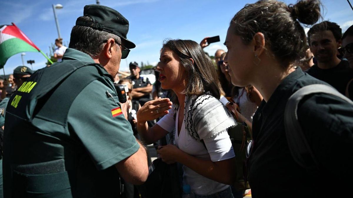 Podemos carga contra la "hipocresía vomitiva" del Gobierno por "reprimir y coaccionar" las protestas de la vuelta ciclista