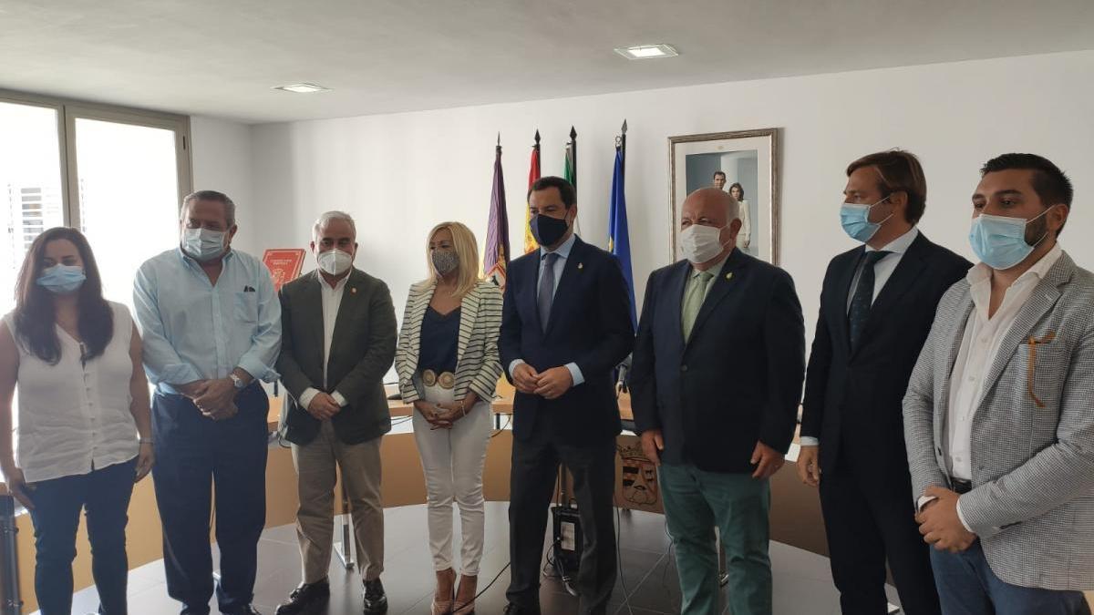 Moreno dice en Pedro Abad que &quot;no descarta&quot; confinamientos en algunas zonas de Andalucía