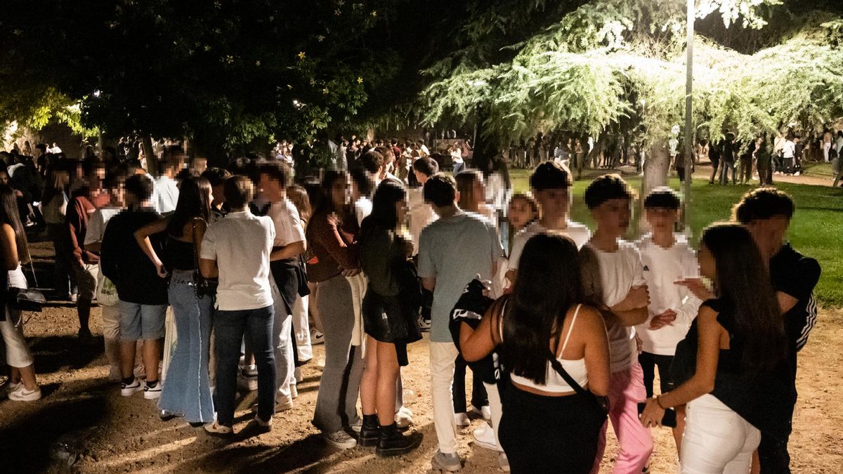 Botellón en el parque Infantil que disolvió la Policía Local de Badajoz.