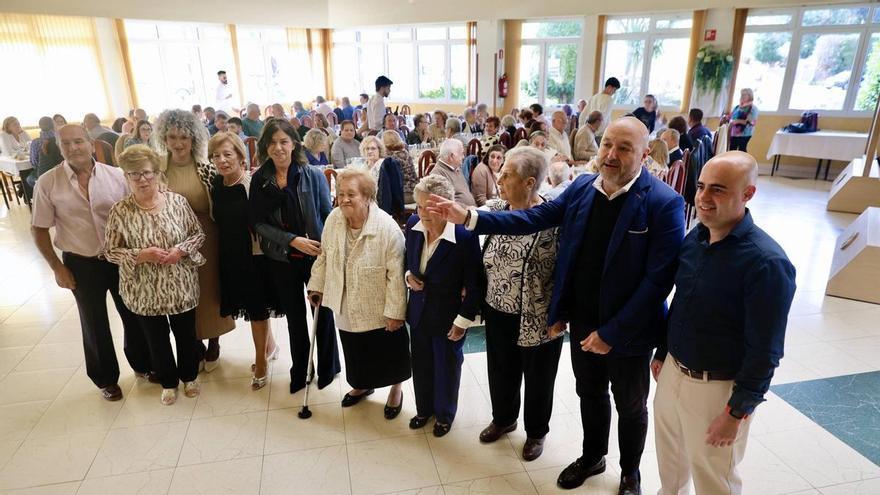 La parroquia gijonesa de Caldones rinde homenaje a sus mayores: María Asunción Rabanal y María Isabel Alonso, agasajadas