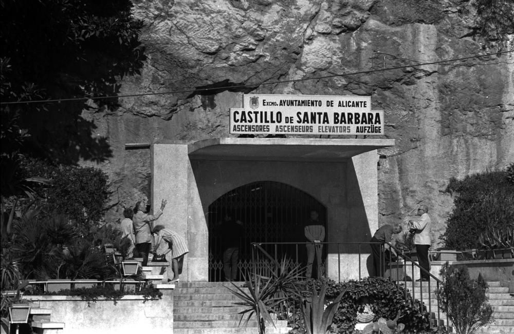 Entrada del Castillo de Santa Bárbara. 1971