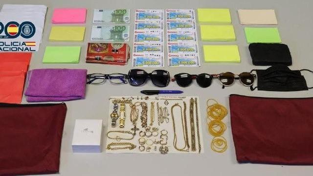 Elementos requisados a los detenidos por la estafa del 'tocomocho' en Hortaleza.
