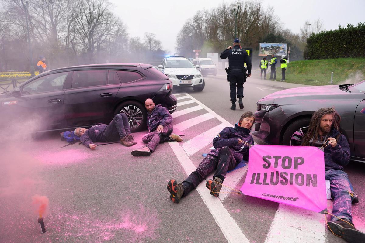 Greenpeace protesta ante la Cumbre de la Energía Nuclear en Bruselas