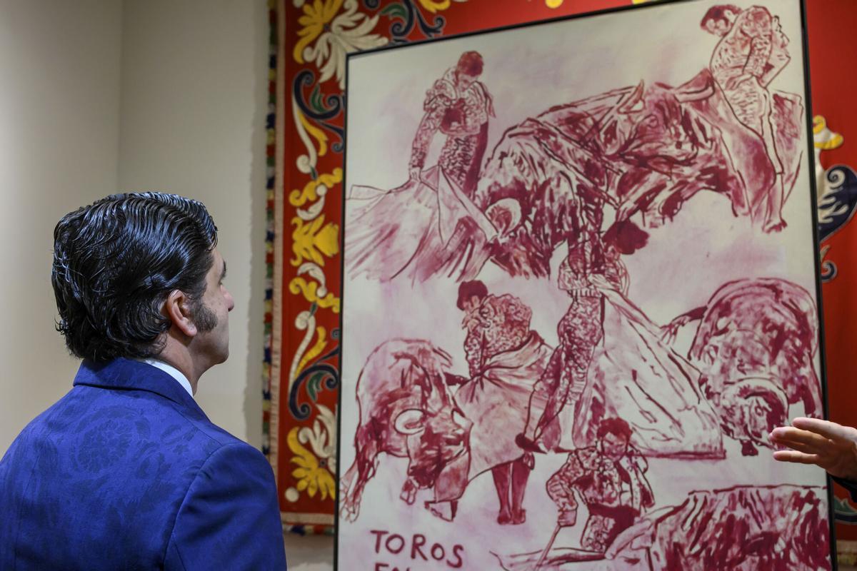 SEVILLA, 09/02/2026.- Presentación del cartel pictórico de la temporada taurina de Sevilla de 2026 en la Maestranza, obra del pintor checo Jiri Georg Dokoupil, que ha utilizado al diestro Morante de La Puebla (en la imagen) como modelo. EFE/Raúl Caro