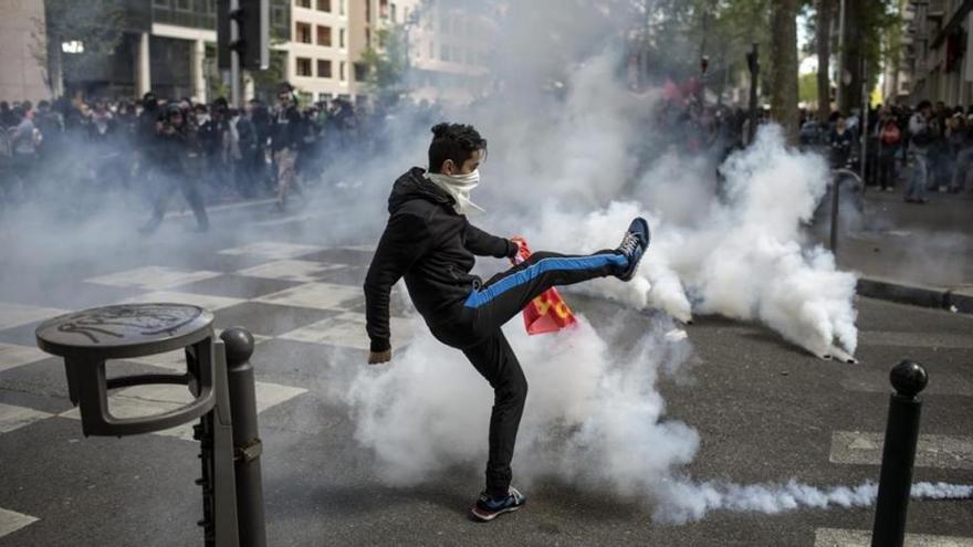 Incidentes violentos marcan la jornada de protesta contra la reforma laboral de Hollande