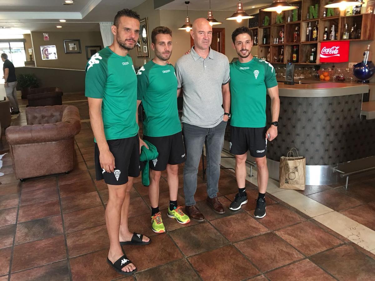 Cristóbal Fuentes, a la derecha, junto a Sebas Moyano, José Antonio Romero y Rafael Berges, en la 2018-19.
