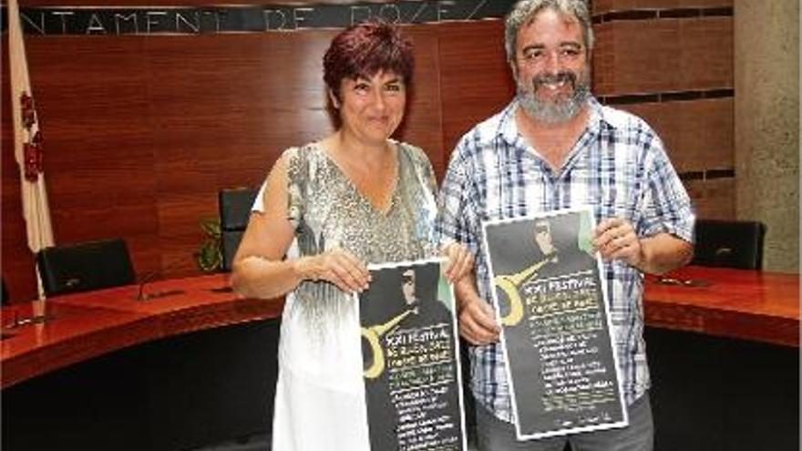 Mindan i Giner, ahir, amb el cartell de la 21a edició del Festival de Blues, Jazz i Gospel.