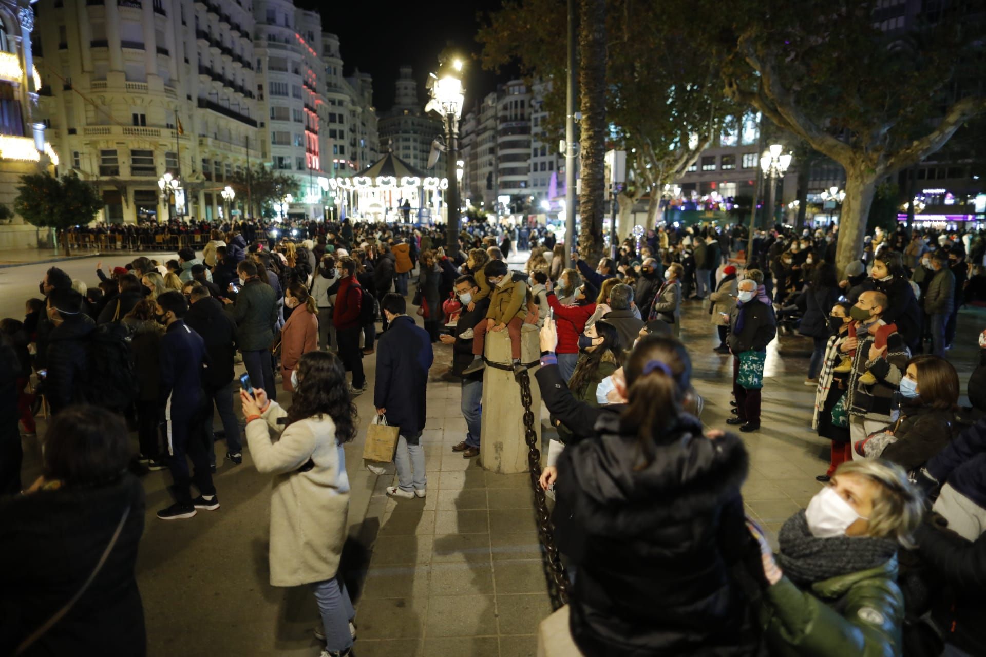 Aglomeración en la recepción de los Reyes Magos en València