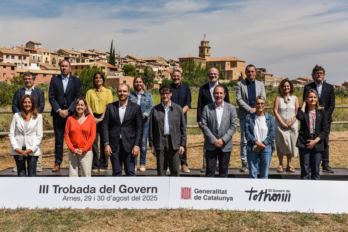 El president de la Generalitat, Salvador Illa, amb tots els seus consellers en la tercera trobada del Govern l’agost passat